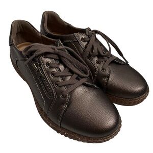 CLARKS SIZE 8 1/2 BRONZE LACED LEATHER SHOE NWOT $100